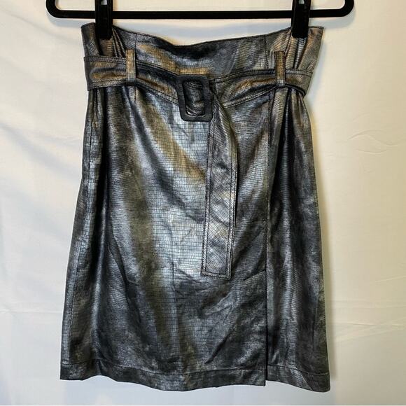 Think Tank Women’s Faux Leather Mini Skirt Size 4 Silver Reptile Print Belted - Picture 1 of 13